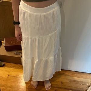 NWOT White cotton tiered maxi skirt by Le Lis